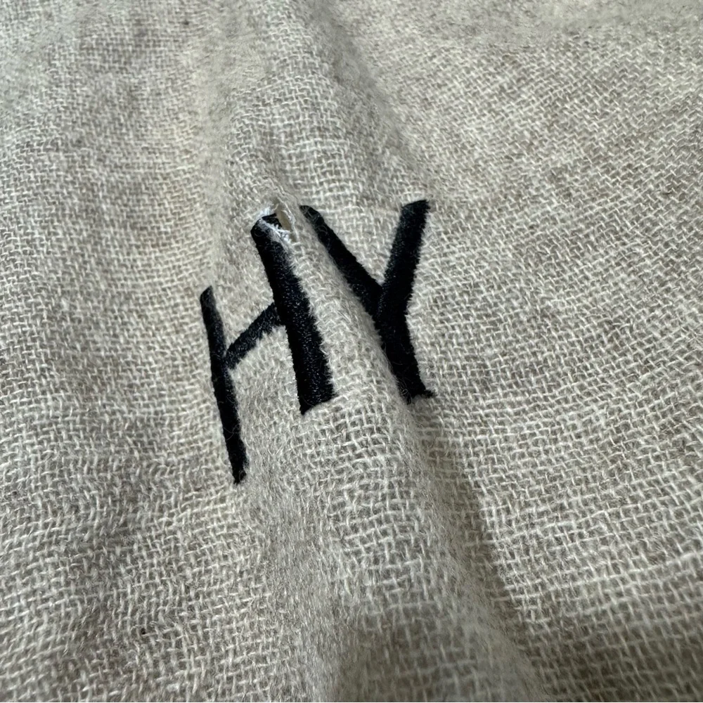 Embroidered 100% Cashmere Scarf 🧣